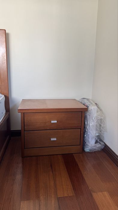Quarto Completo | Cama com Arrumação + Colchão + 2 Cómodas + 2 Mesas de Cabeceira