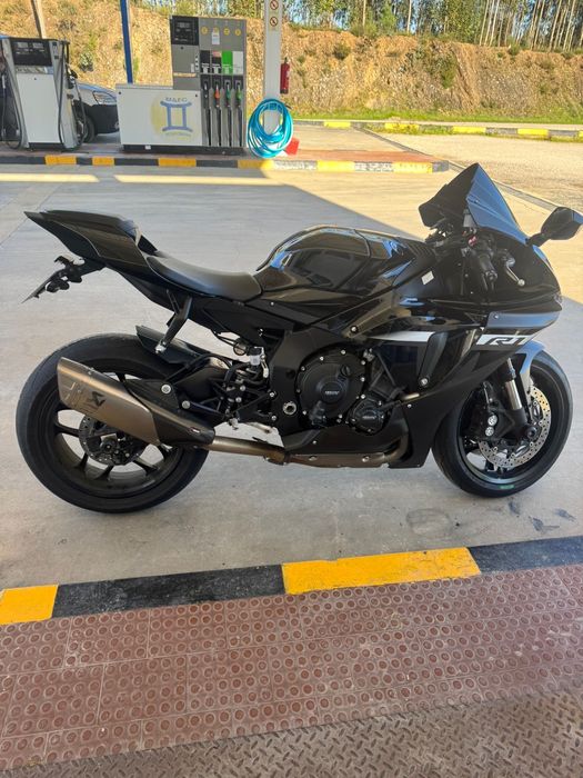 Yamaha r1 full black