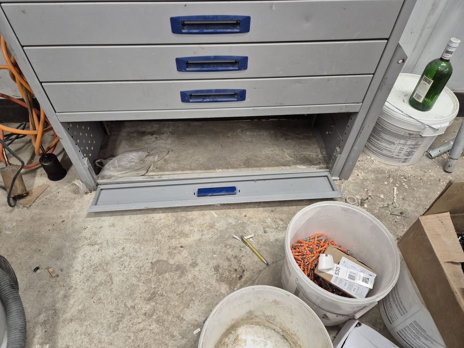 Sprzedam  regał z szawkami