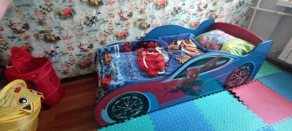Дитяче ліжко для хлопчика (машинка)