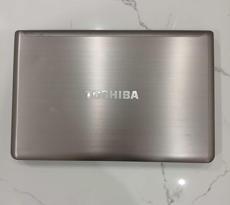 Laptop - Toshiba.