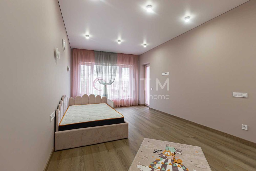 Продаж будинку з дизайнерським ремонтом 5хв від Сихова.