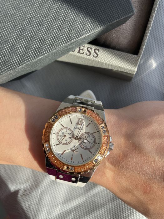 Часи GUESS W1053L2