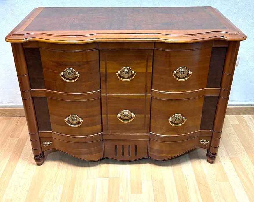 Comoda antiga, de seis gavetas  altura 90 cm