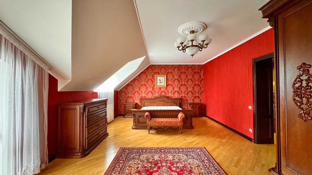 Продаж великої затишної дворівневої квартири на вул. Драгана