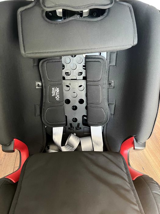 Fotelik samochodowy Britax-Romer Advansafix IV R 9-36 kg