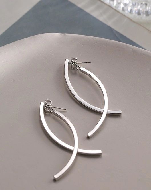 Нові стильні сережки