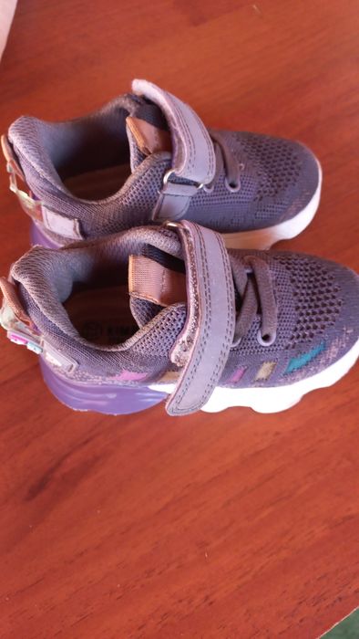Кросівки на дівчинку