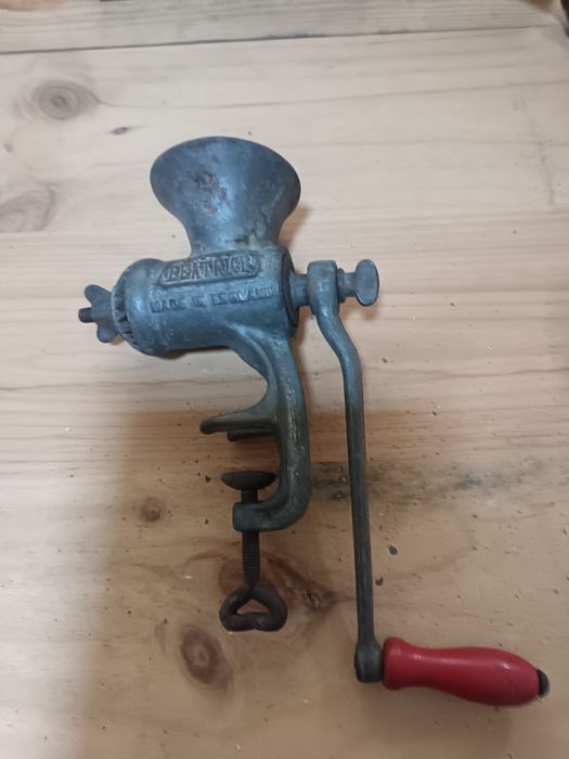 Moinho de carne manual