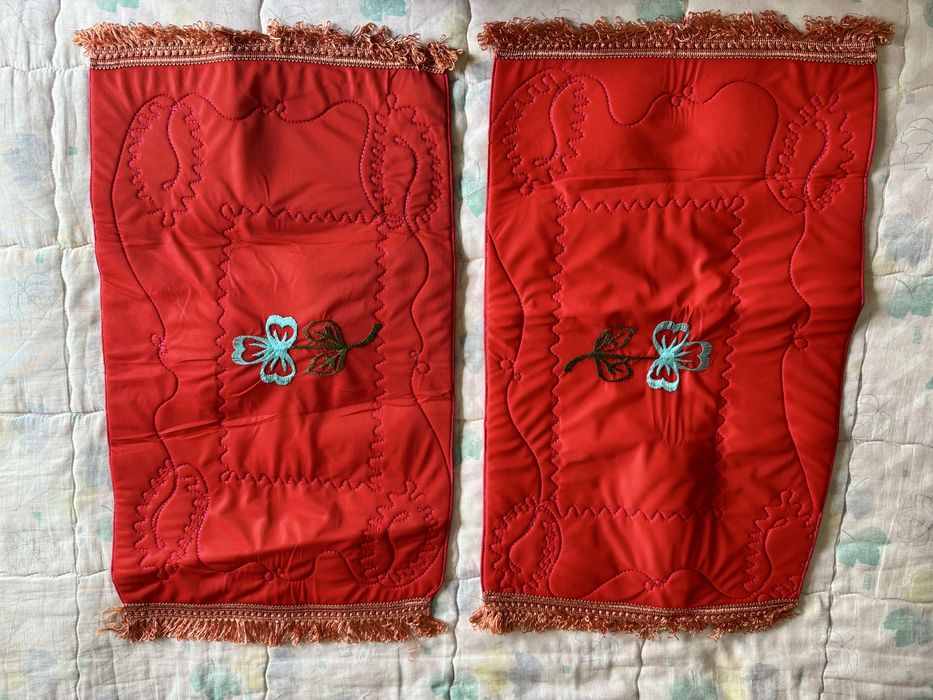 Colcha, almofadas, tapetes e naprons