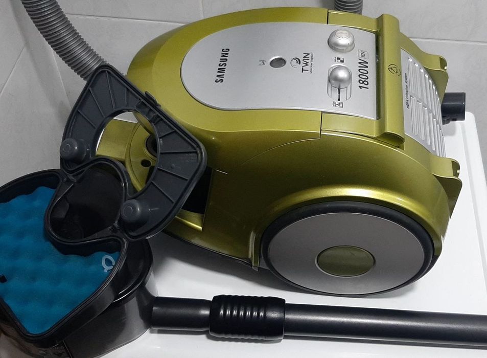 Продам дуже потужний пилесос самсунг у  гарному  стані