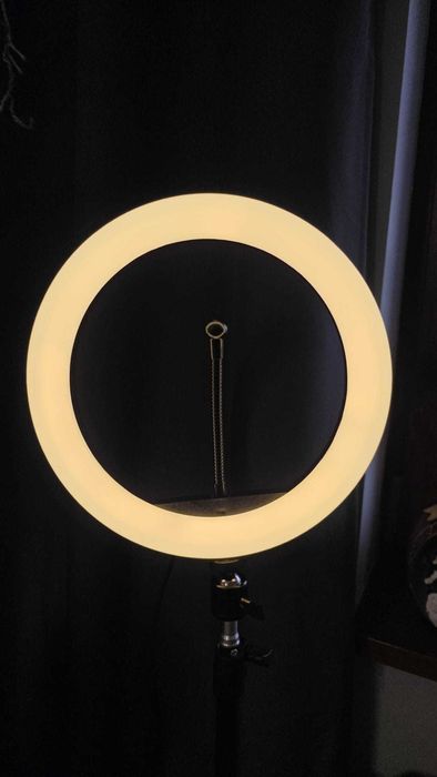 Lampa do zdjęć ze statywem