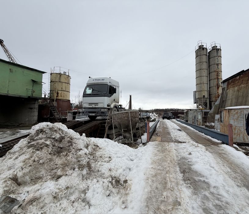 Продаж виробничих приміщень з ділянкою
