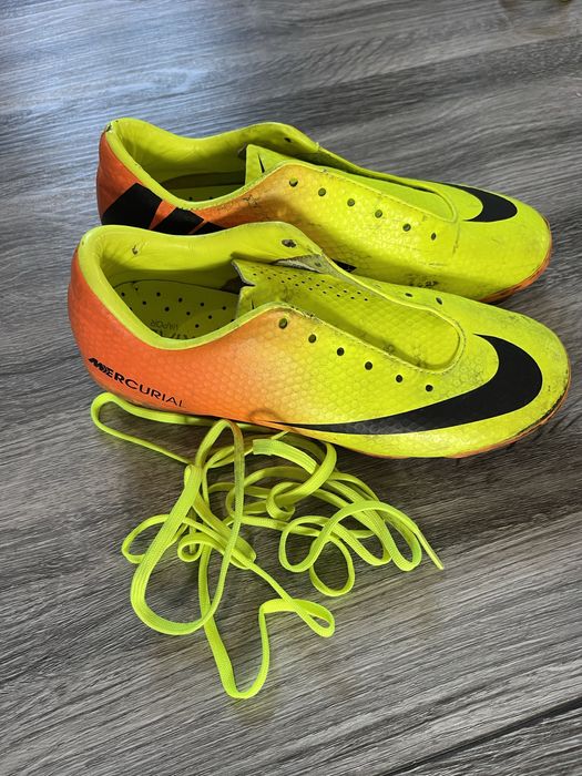 Бутси кроссівки для футболу