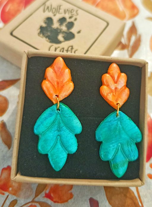 Jesienne kolczyki sztyfty handmade – listki perłowe