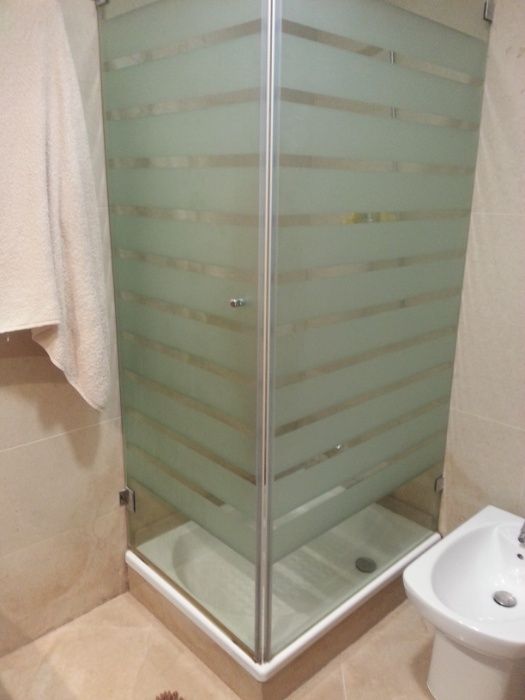 Resguardo e base de chuveiro