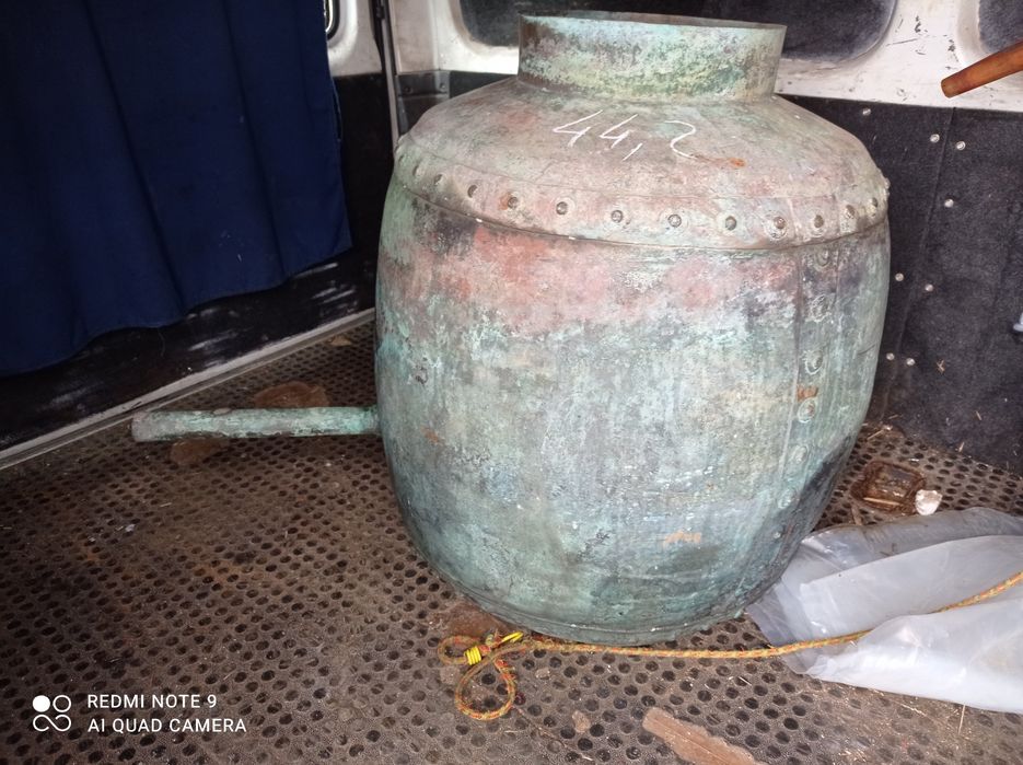 Âncora antiga e outros artigos