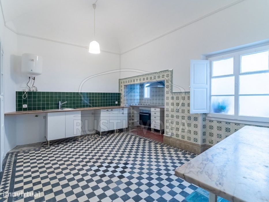 Moradia T4 + 1 com terraço no Centro Histórico de Évora | Arrendamento