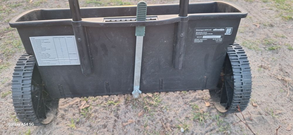 Siewnik do nawozu / trawy