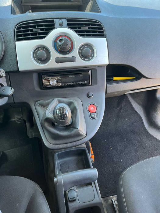 Renault Kangoo 1.5 dCi 2013, 223.000 km, com barras de tejadilho e gancho de reboque