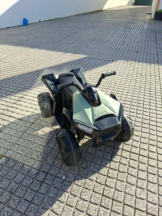 Moto 4 para criança