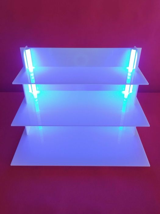 Podświetlany trzypoziomowy ekspozytor do ciast i deserów 2 zestawy