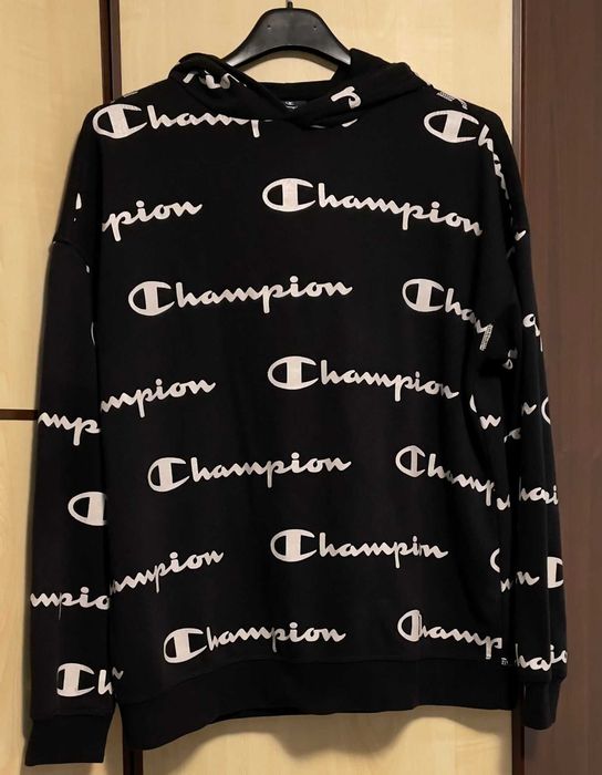 Bluza czarna z napisami - z kapturem - marki CHAMPION.