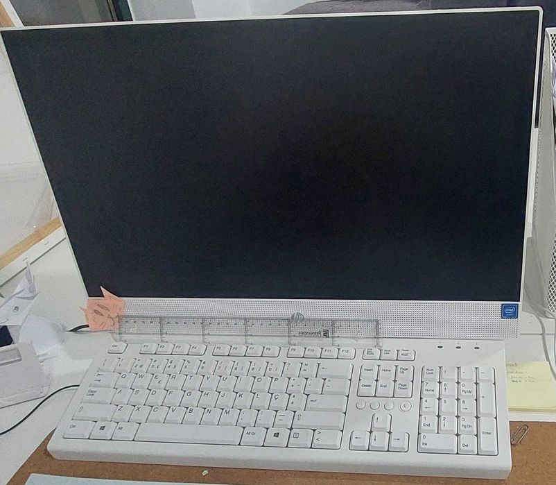 Secretária + Cadeira rotativa + HP All in One 22' (ou vendo separado)