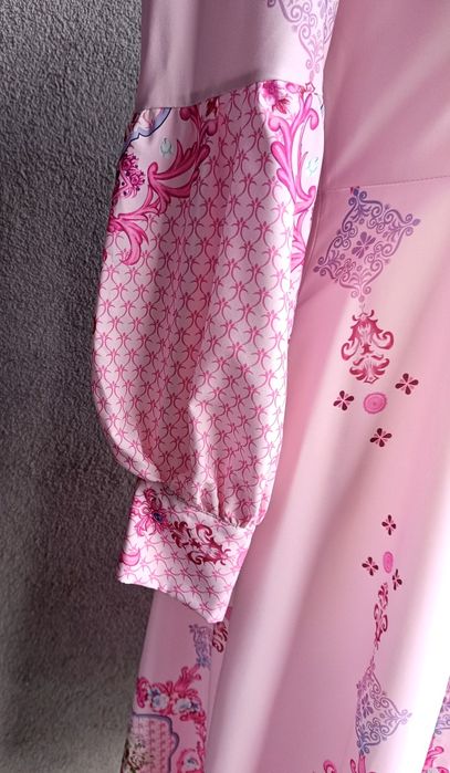 L biust 51,5x2 Różowa sukienka koszulowa maxi w orientalny paisley