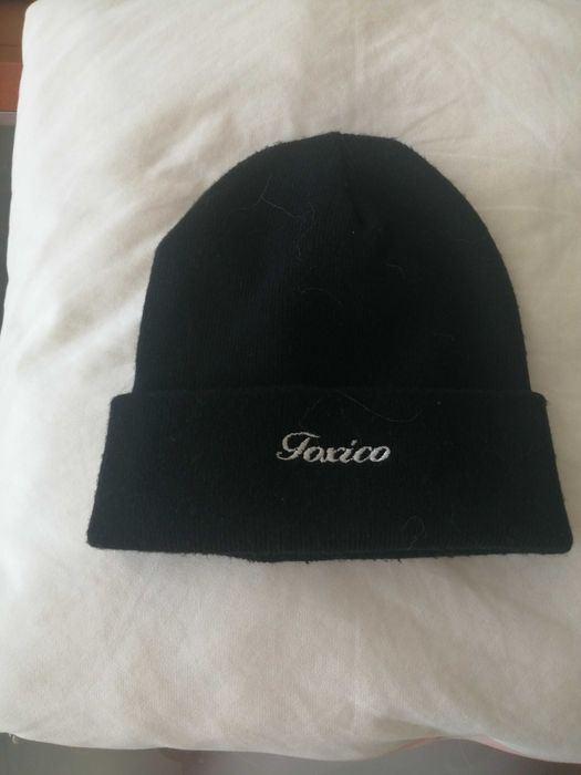 gorro preto em bom estado