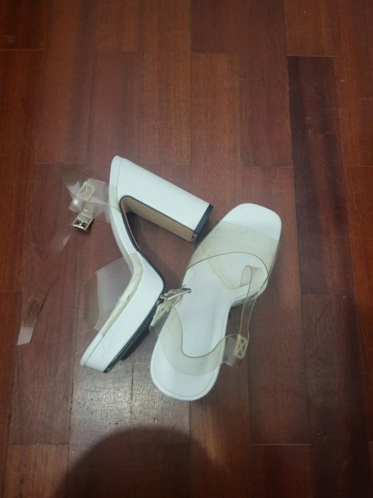 Sapatos de salto alto