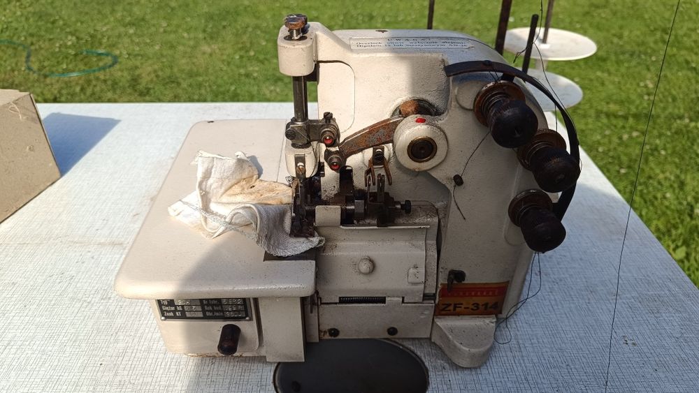 Overlock Przemysłowy 3 nitkowy