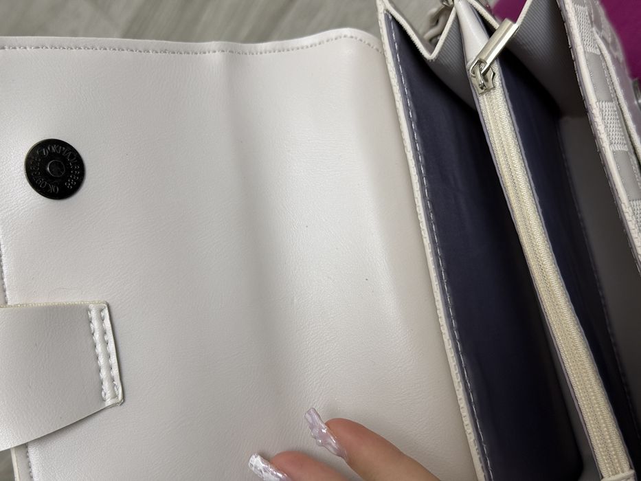 Елегантна бежева сумка крос-боді в стилі Prada