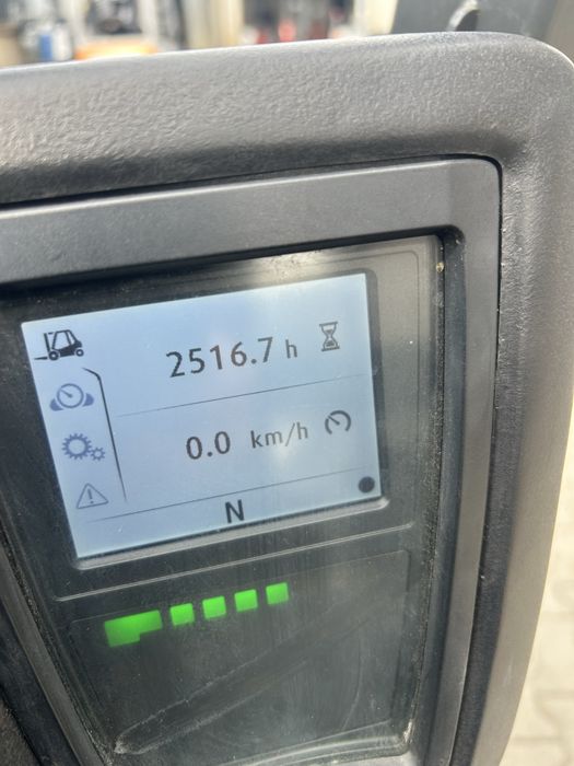 Woózek widłowy Linde E25