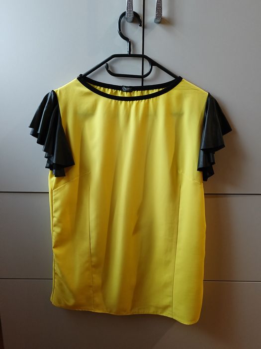 Продам жіночий одяг у дуже гарному стані.