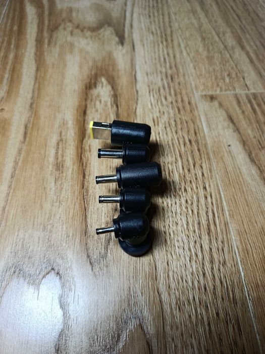 Комплект адаптерів для зарядки ноутбука