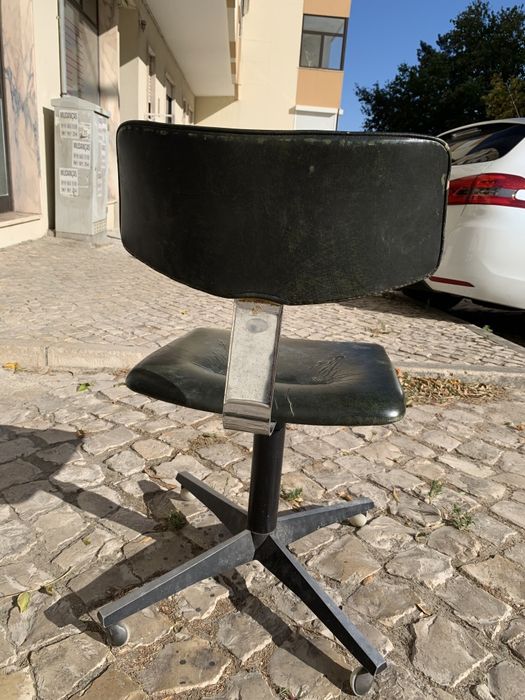 Cadeira giratória Daciano da Costa / Linha "Cortez"