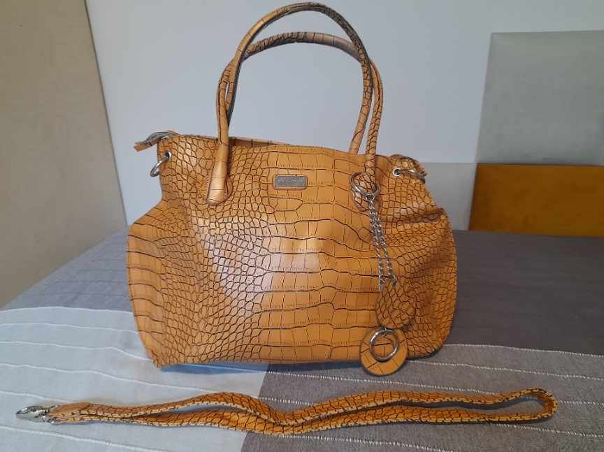 Torebka w kolorze camel David Jones