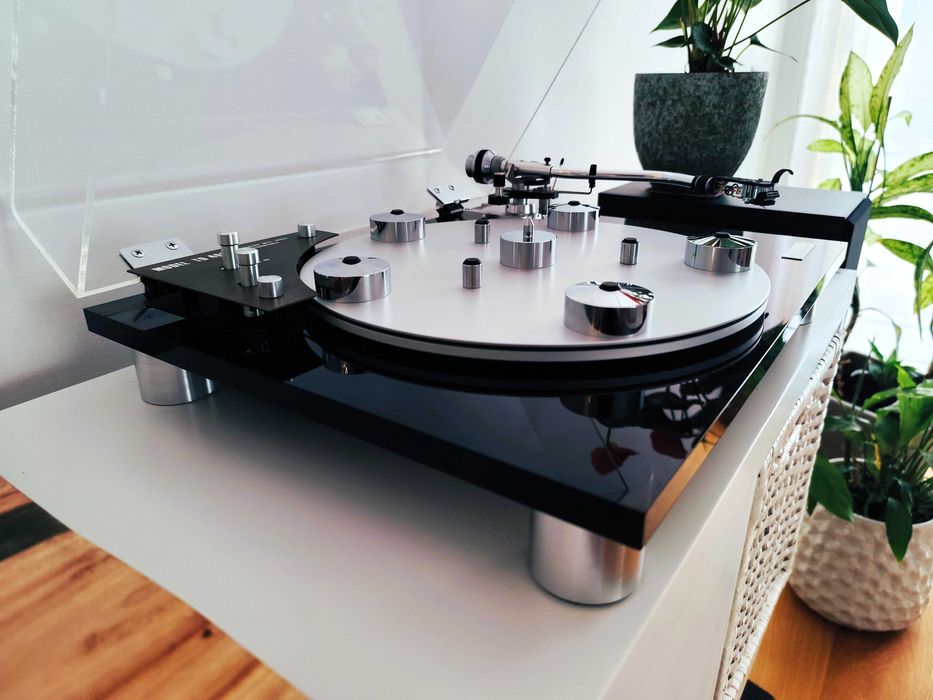 Audio Linear TD4001 Belt Drive Turntable with a Linn Basik Tonearm – Turntable Guy