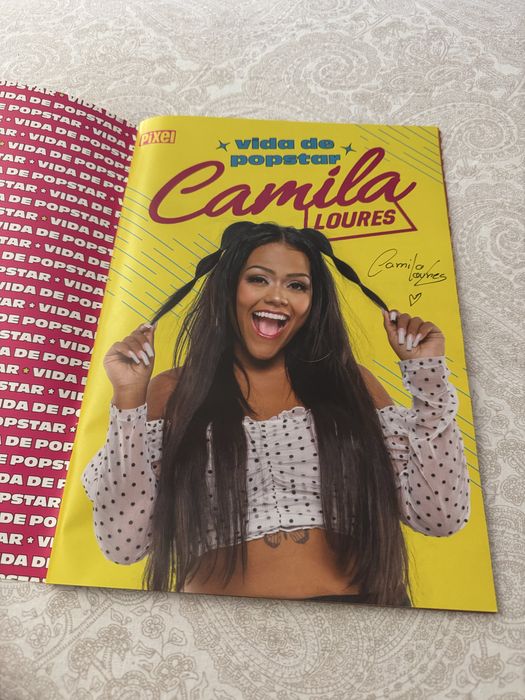 Livro assinado Camila Loures
