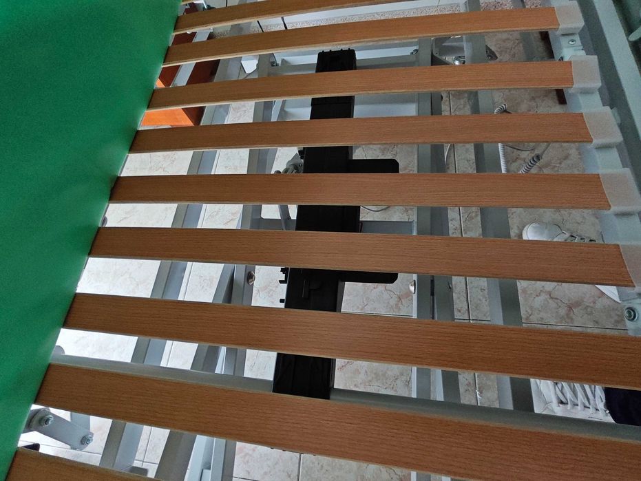 Cama Hospitalar Articulada Elétrica com Comando + Colchão – Como Nova