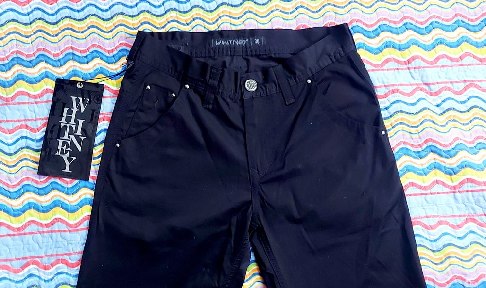 Нові чорні штани на навчання