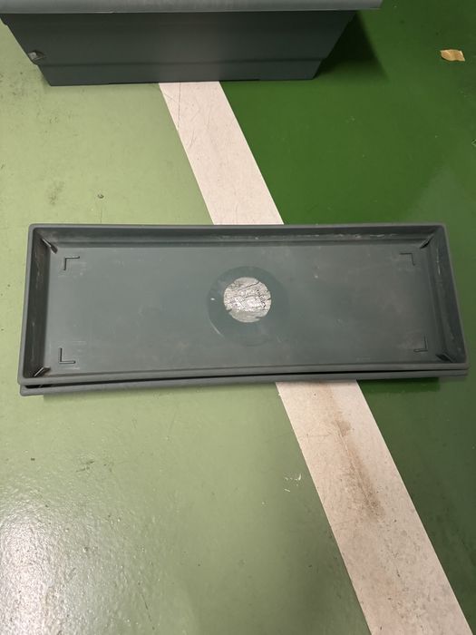 Conjunto de 3 vasos retangulares com prato (8€ tudo)