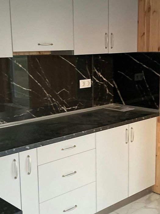 Дом с большим участком и озерами в лесу