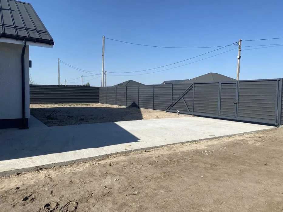 Новий будинок з автонавісом, с. Путрівка, біля м. Васильків