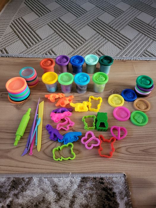 Пластилін з формочками доскою