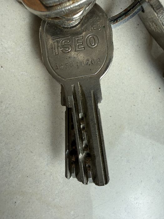 Canhão fechadura porta ISEO