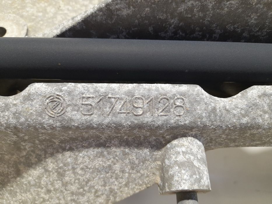 Charriot frente FIAT Fiorino Furgão/Combi (225_)