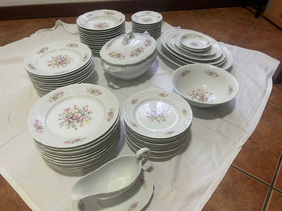 Conjunto de loiça de marca SPAL 69 Peças