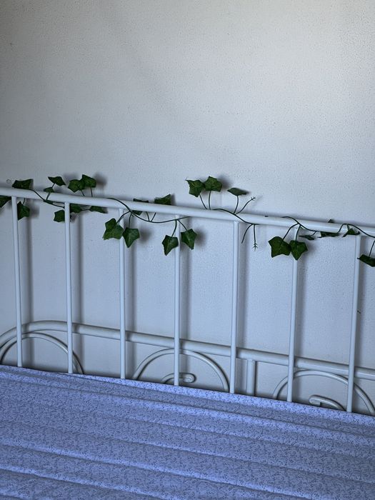 Cama Branca em ferro + Estrado Metálico